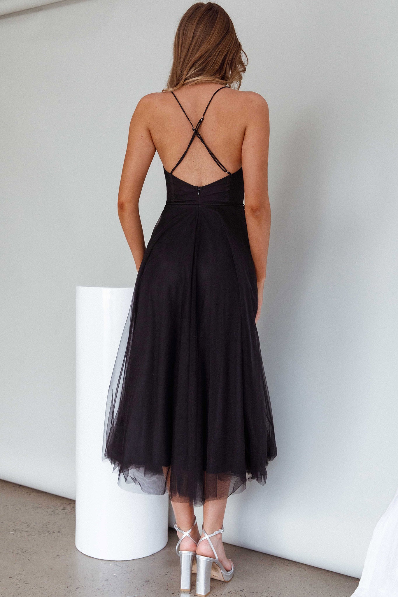 Smitten Sweetheart Neckline Chiffon Midi Dress Black